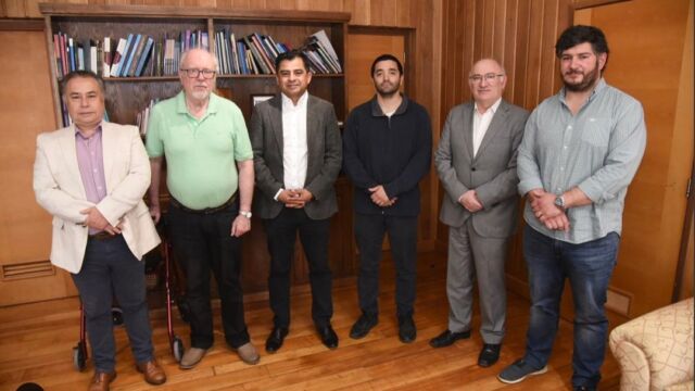 Comité Ejecutivo de CCIV realizó una importante visita al Delegado Presidencial @jorgealvialpantoja ocasión donde dialogaron acerca de la importancia de avanzar conjuntamente en temas de seguridad y reactivación económica 
en el territorio.

#comercio #industrias #losrios #valdivia #emprendimientos #emprendedores #empresas #dialogo

@gonzalocuevast @agustinp07 @guidobarbet